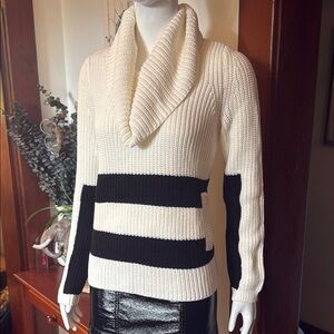 NWT jones NY size Small Black and cream Women's Sweater with pockets